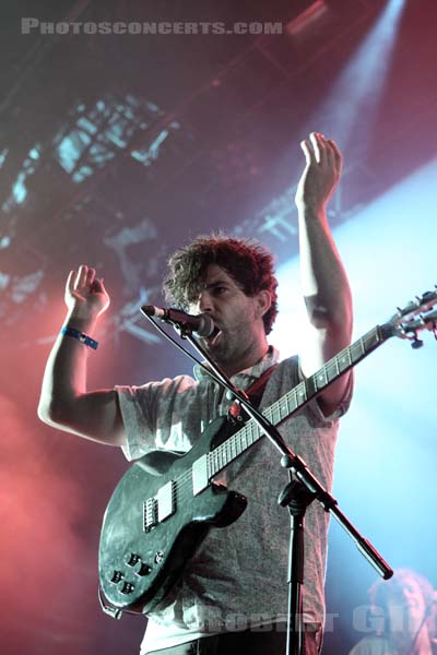 FOALS - 2010-07-02 - BELFORT - Presqu'ile du Malsaucy - Yannis Philippakis - Walter Gervers